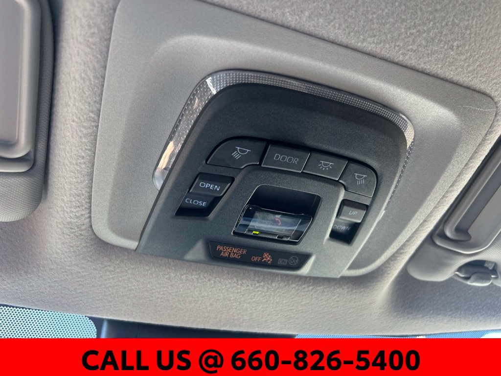 Used 2022 Toyota Corolla Cross XLE AWD/4WD image 21