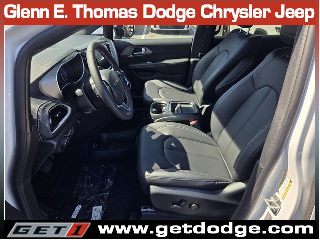 New 2027 Chrysler Pacifica Select FWD image 8
