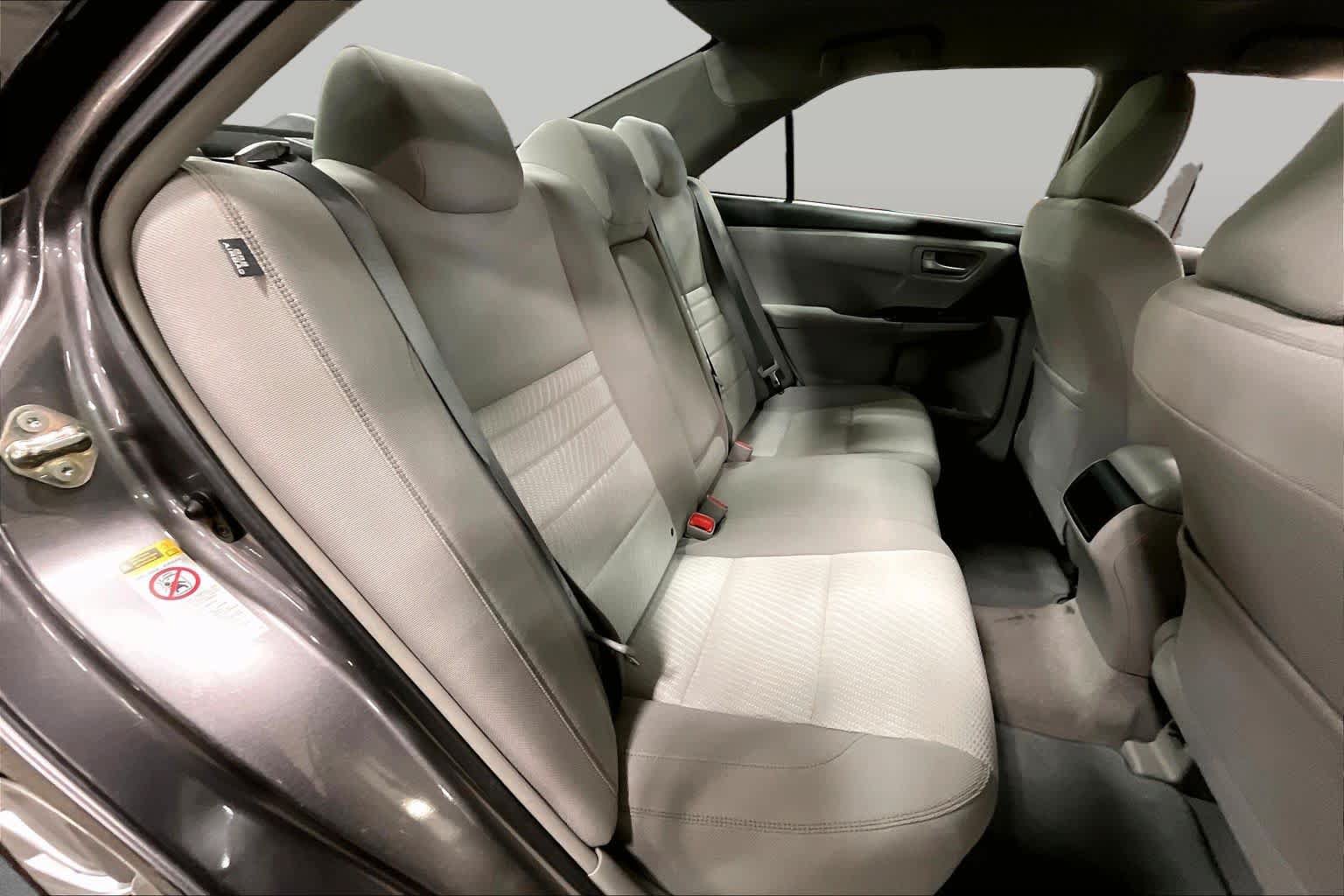 Used 2017 Toyota Camry LE FWD image 20