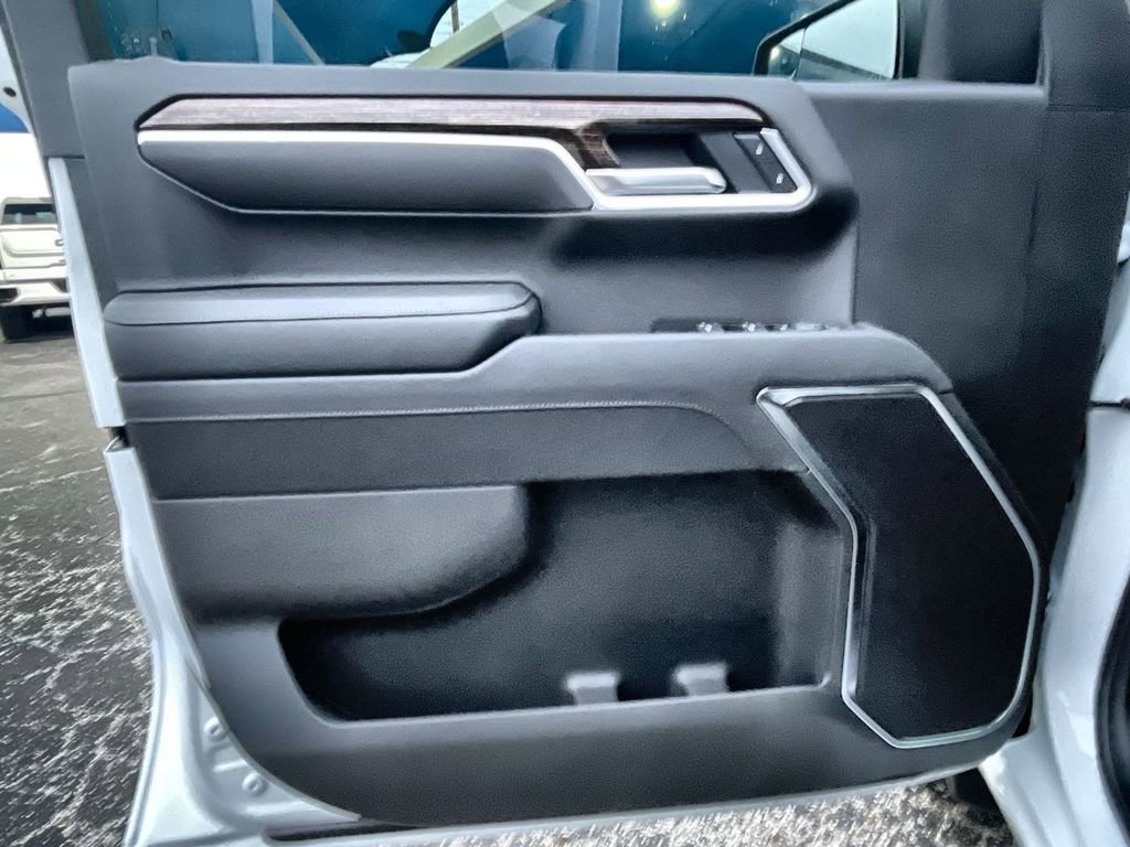 New 2025 GMC Sierra 1500 Elevation image 30