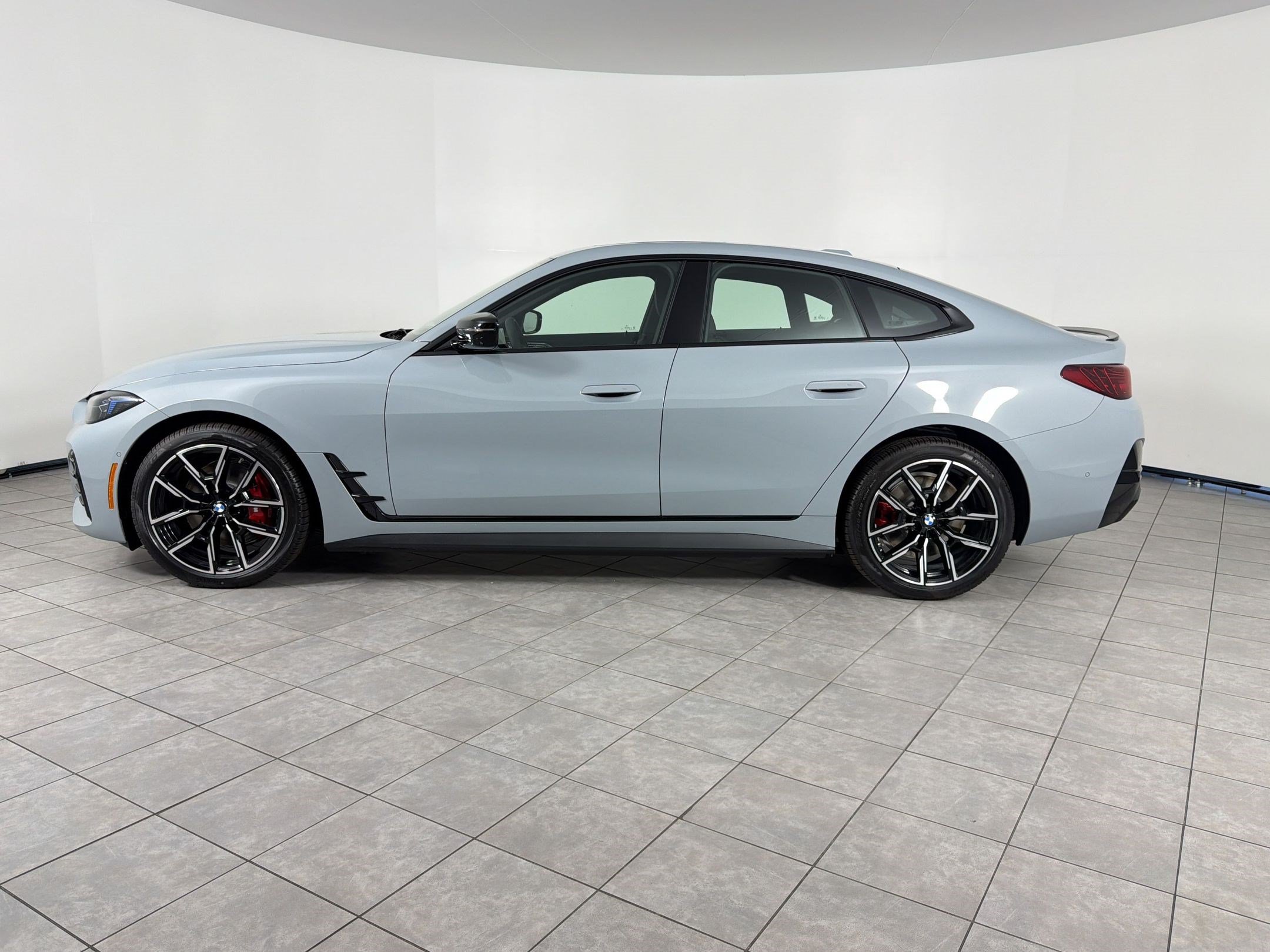 New 2026 BMW i4 eDrive40 w/ M Sport Package RWD image 2