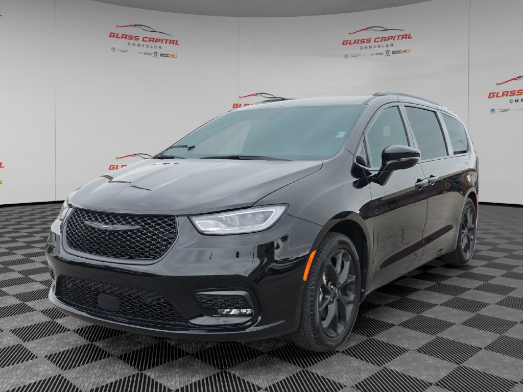 Used 2024 Chrysler Pacifica Limited w/ S Appearance Package FWD image 3