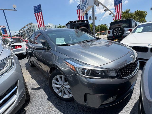 Used 2017 Kia Forte S w/ S Technology Package image 2