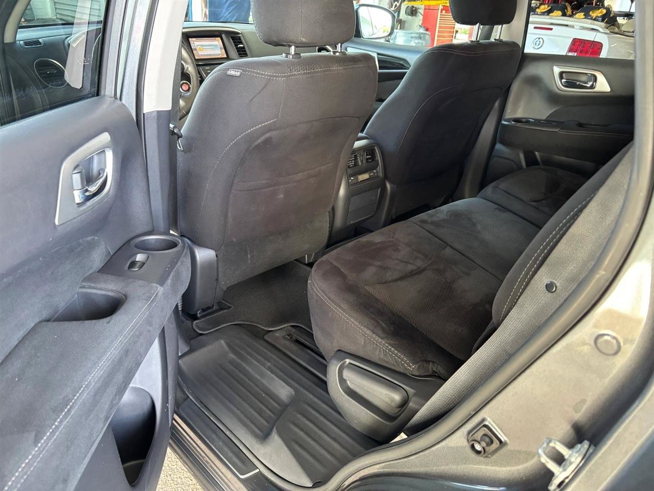 Used 2016 Nissan Pathfinder SV FWD image 11
