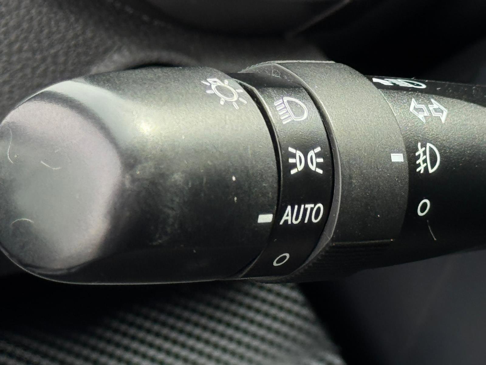 Used 2018 Subaru Crosstrek 2.0i Premium w/ Eyesight System image 13