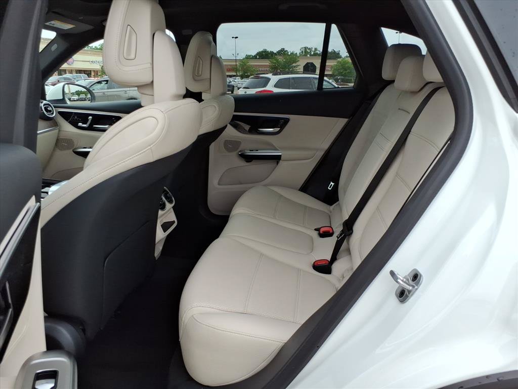 Used 2026 Mercedes-Benz GLC 300 4MATIC image 12