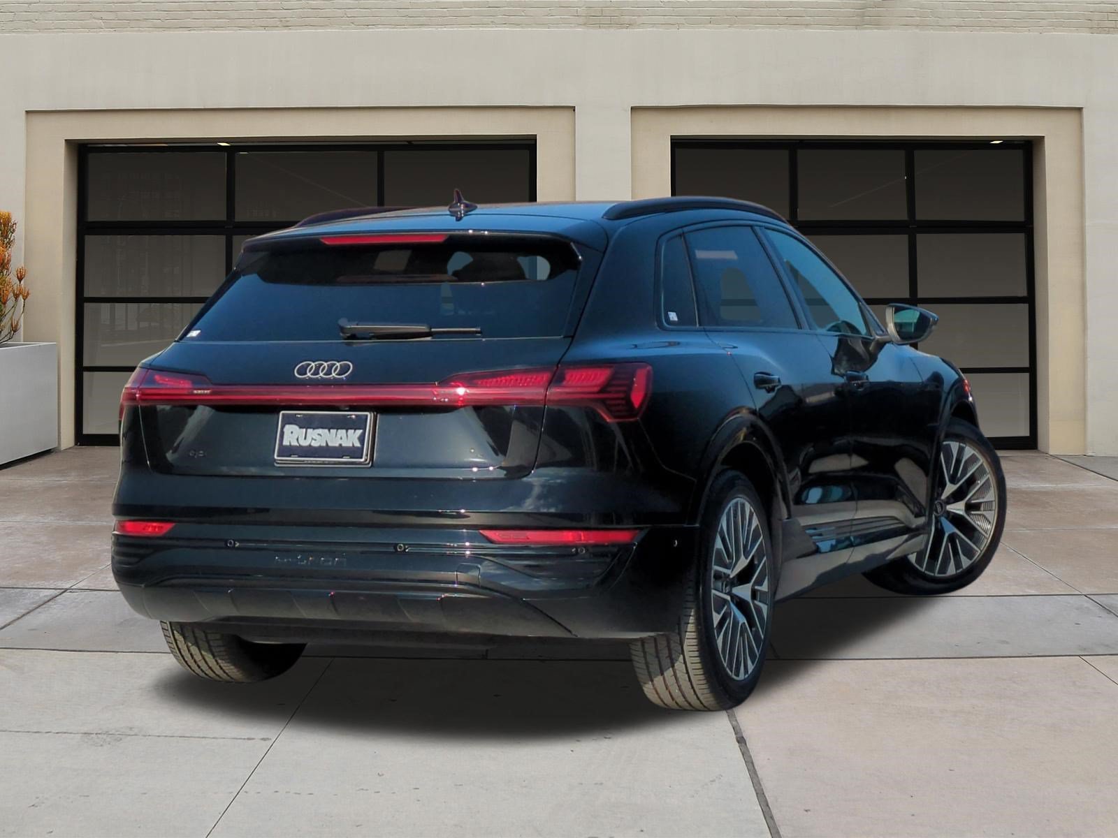 Used 2024 Audi Q8 e-tron Premium Plus w/ Premium Plus Package AWD/4WD image 4