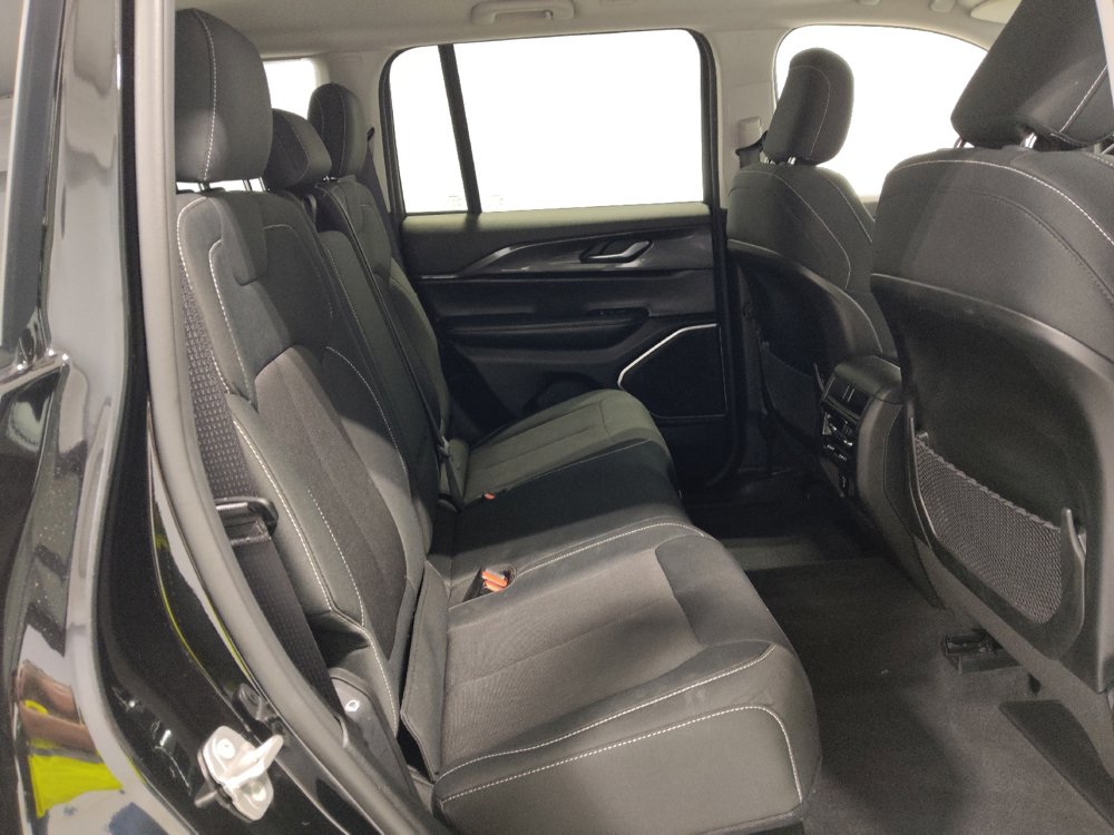 Used 2022 Jeep Grand Cherokee Laredo w/ Luxury Tech Group I image 19