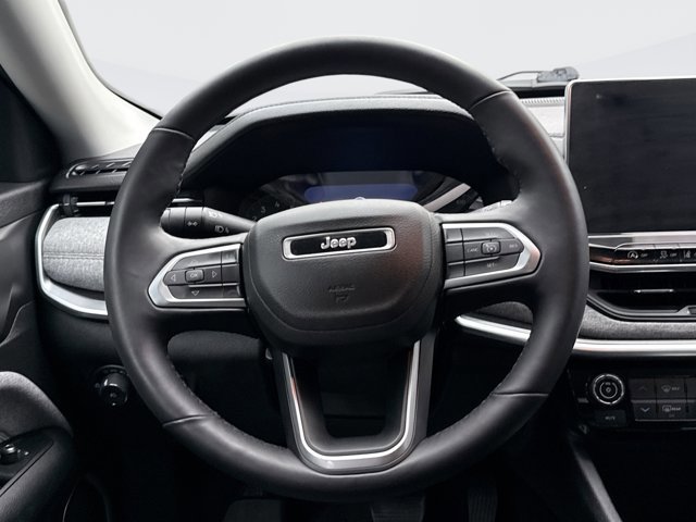 Used 2022 Jeep Compass Latitude image 12