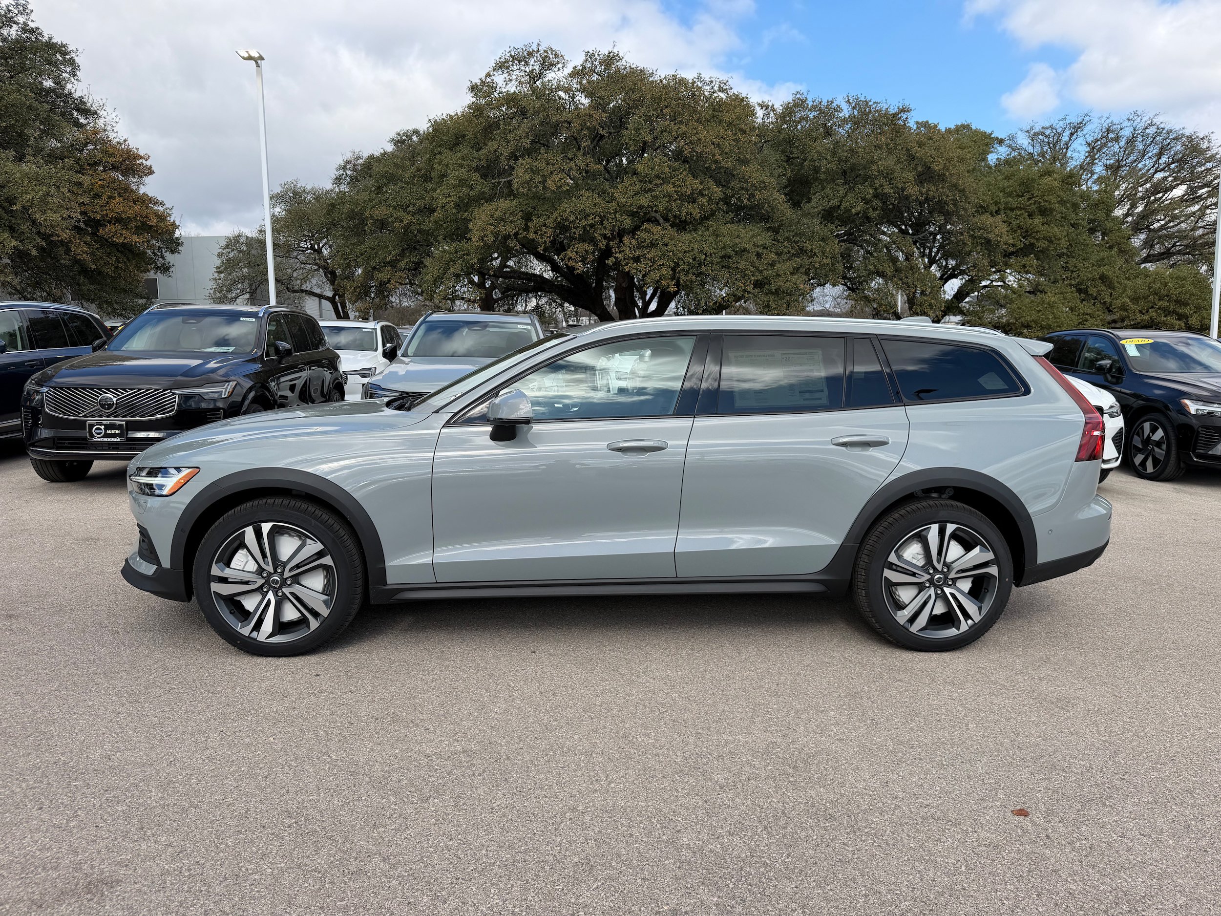 New 2026 Volvo V60 B5 Cross Country Plus w/ Climate Package AWD/4WD image 3