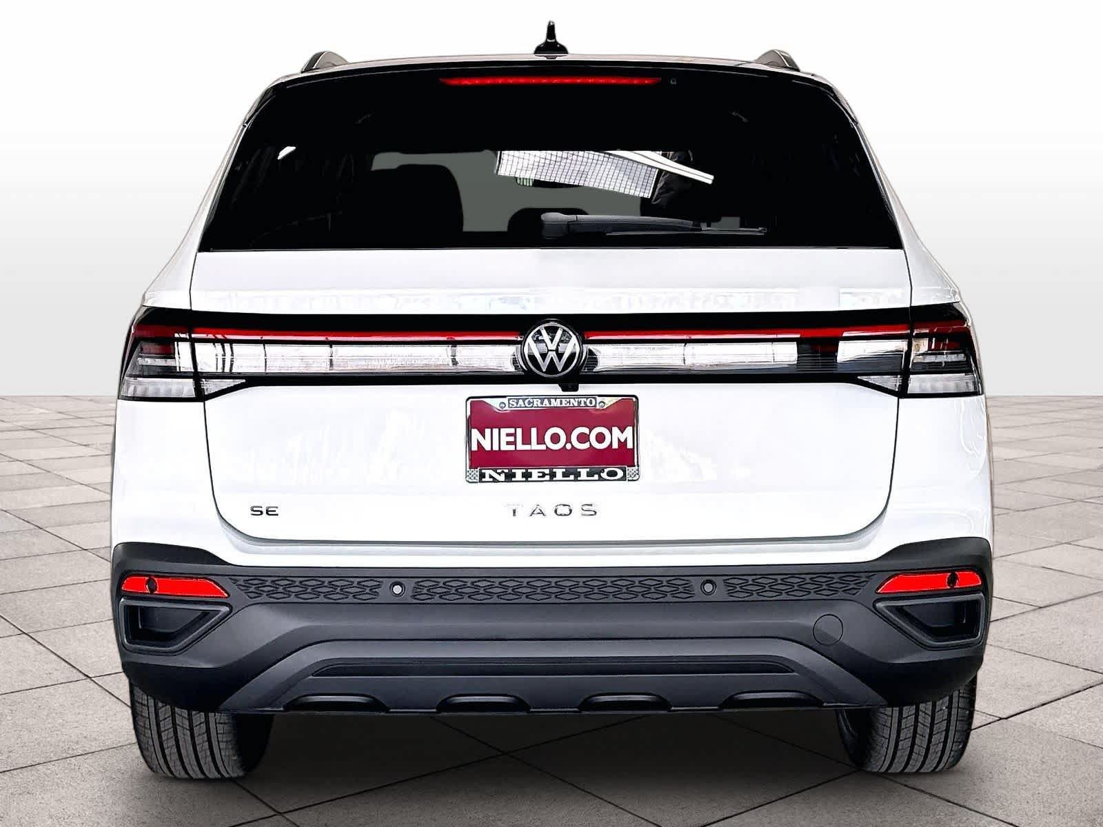 New 2027 Volkswagen Taos SE FWD image 4