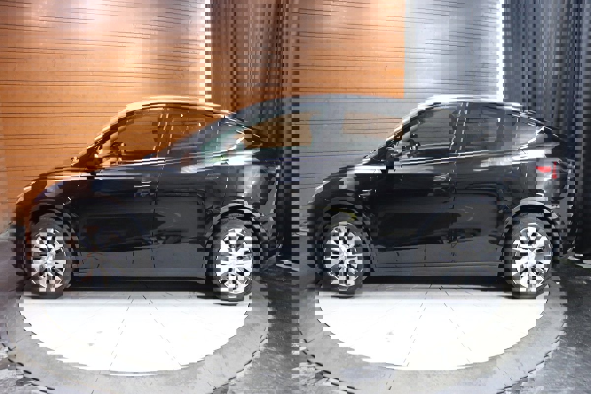 Used 2023 Tesla Model Y Long Range image 10