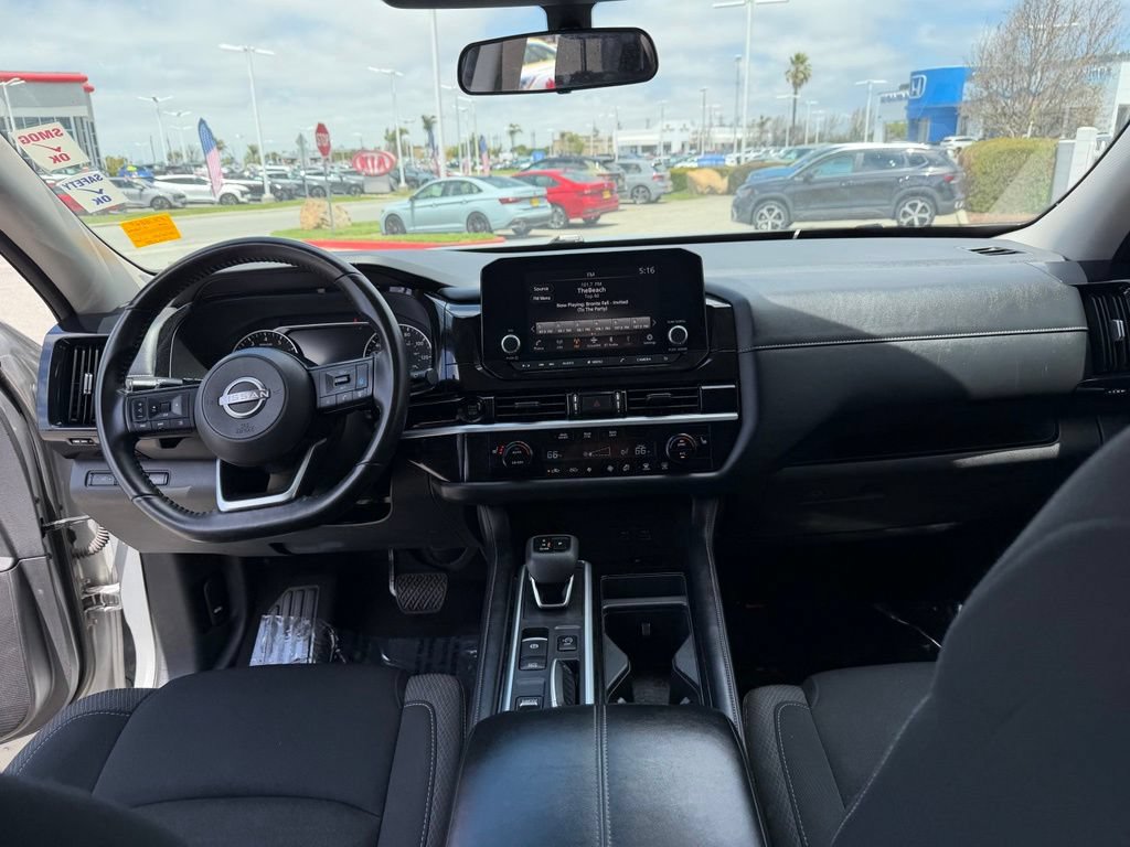 Used 2025 Nissan Pathfinder SV FWD image 12