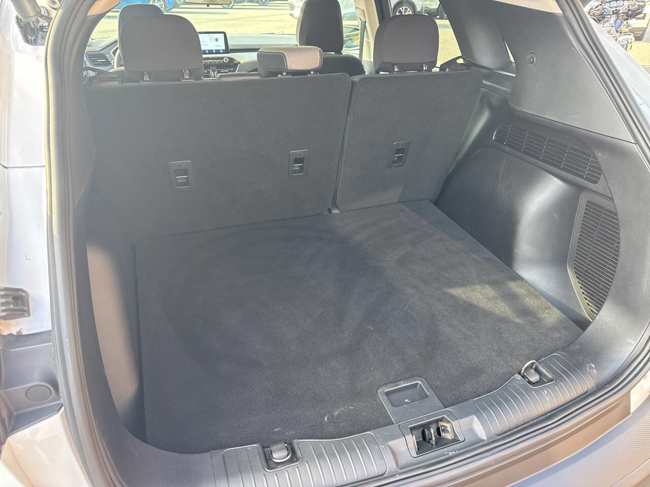 Used 2022 Ford Escape SE w/ SE Sport Appearance Package image 33