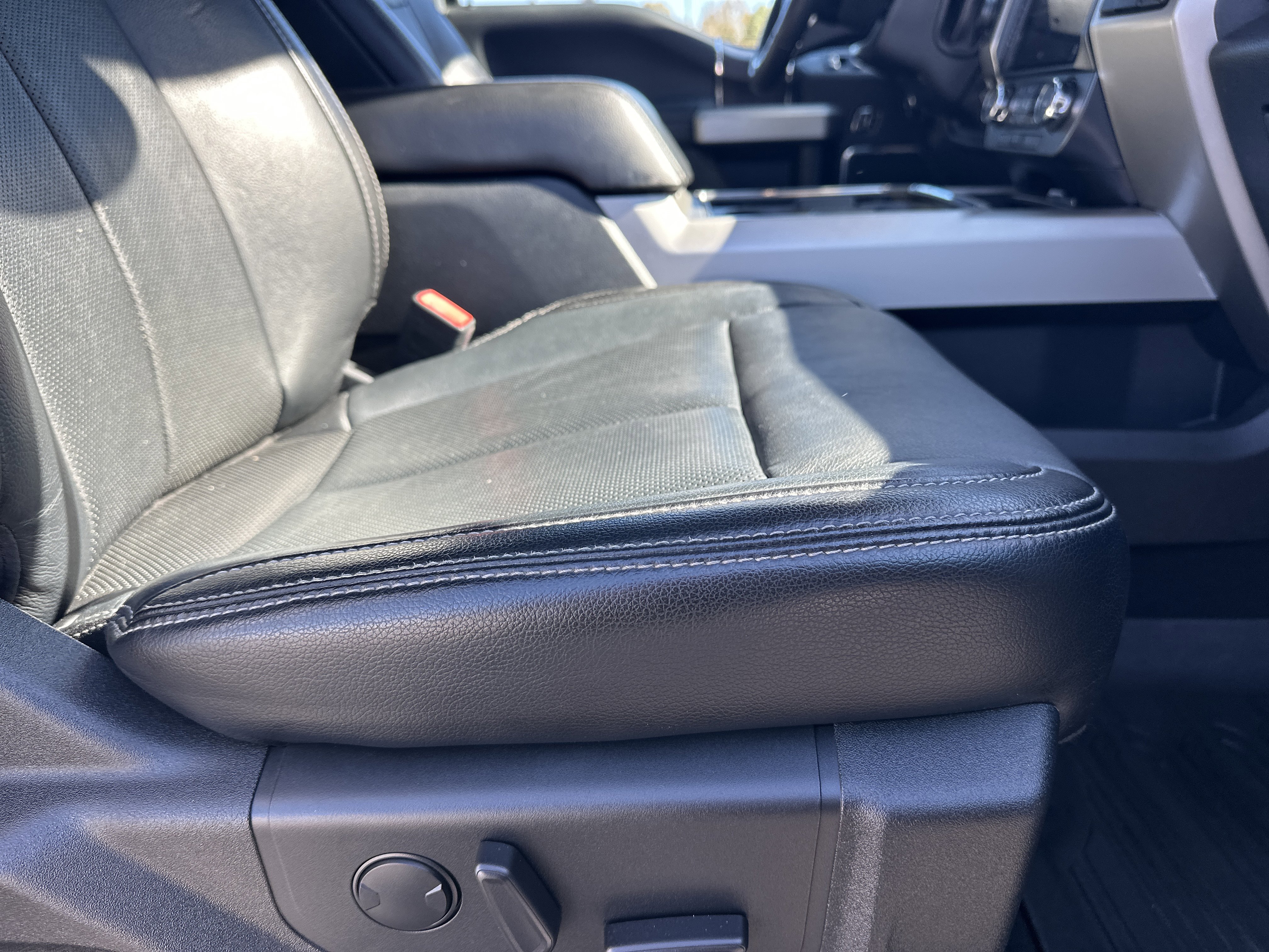 Used 2020 Ford F350 Lariat w/ Lariat Ultimate Package image 14