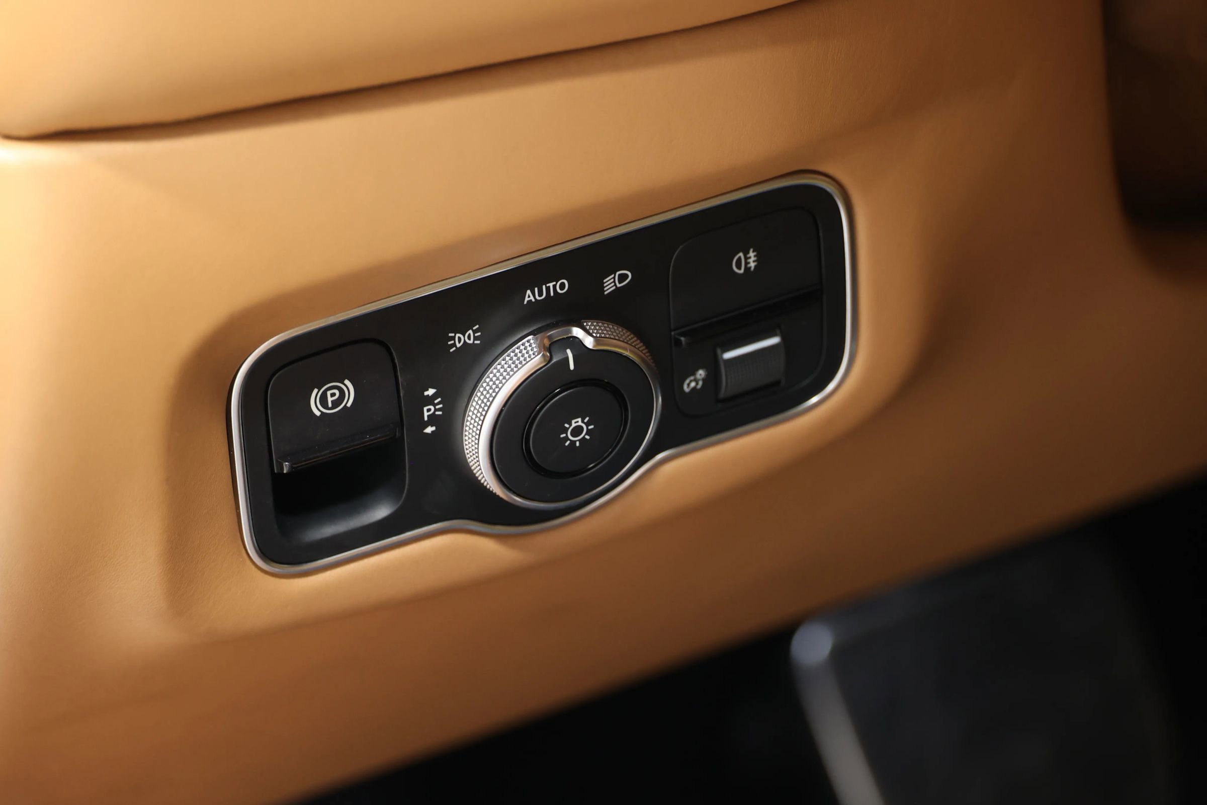 Used 2020 Aston Martin DB11 AMR image 23