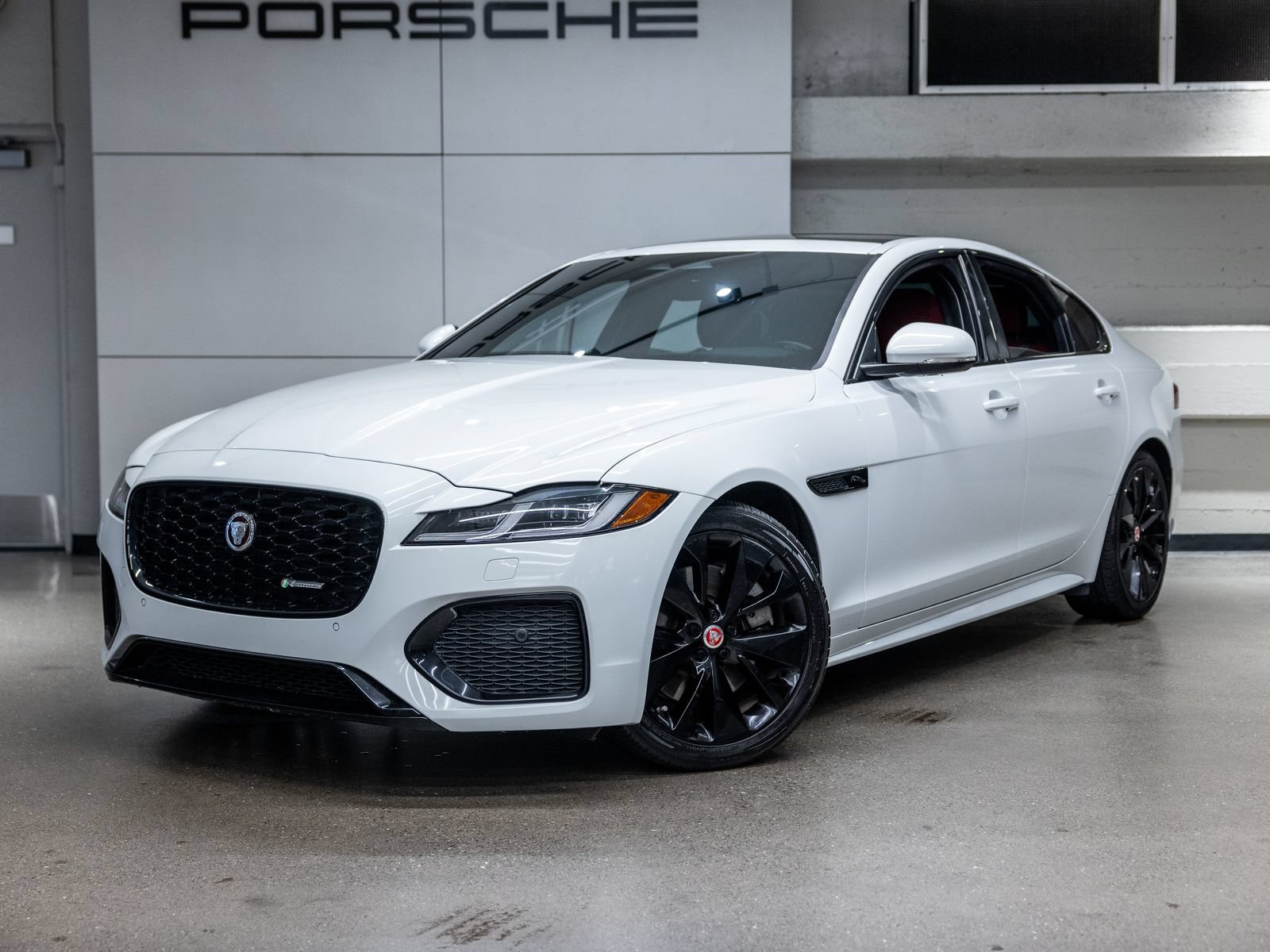 Used 2022 Jaguar XF R-Dynamic SE AWD/4WD image 1
