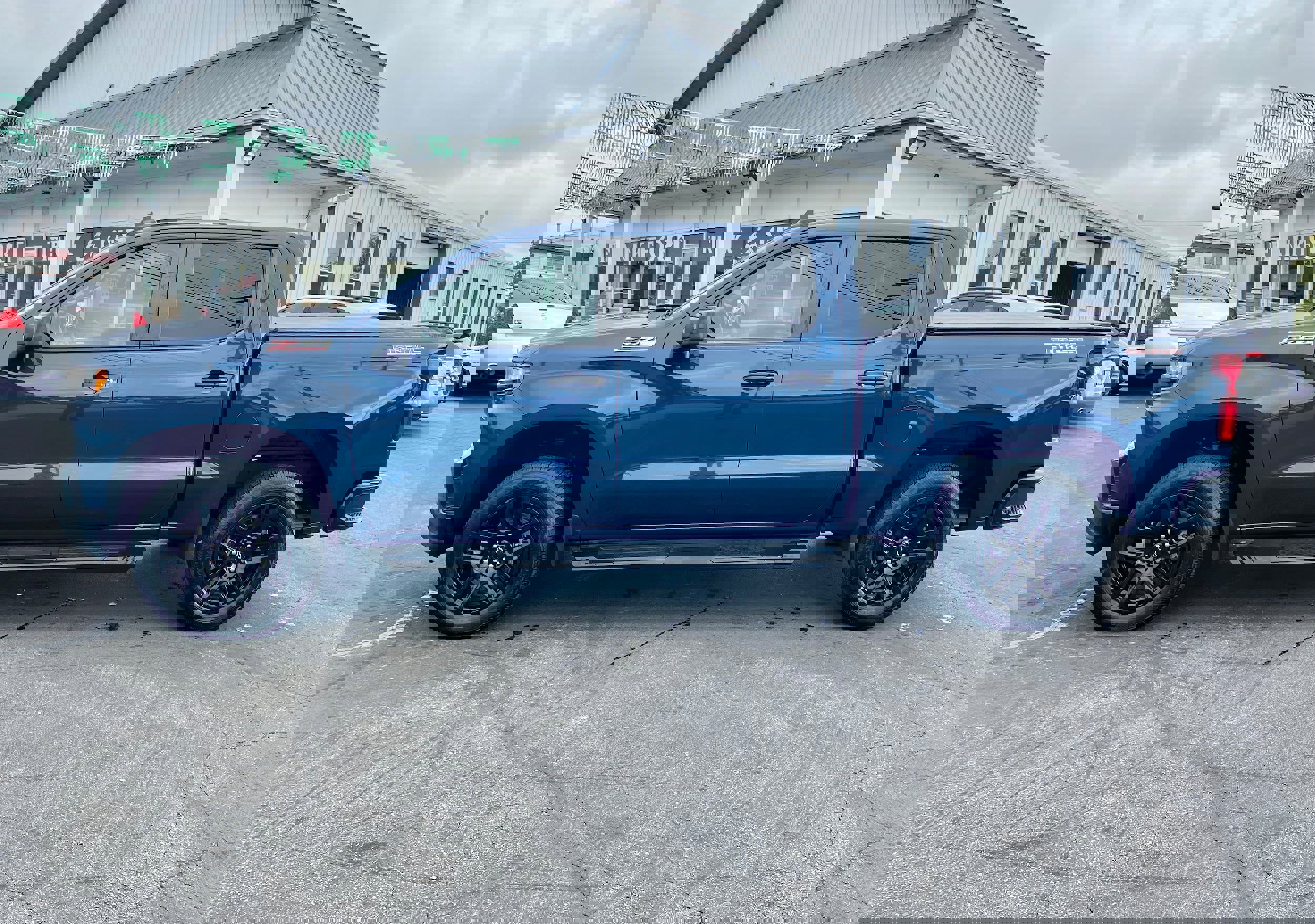 Used 2021 Chevrolet Silverado 1500 LT Trail Boss w/ Convenience Package II image 8