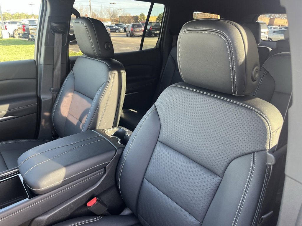 New 2025 Chevrolet Traverse LT w/ LPO, Floor Liner Package image 11