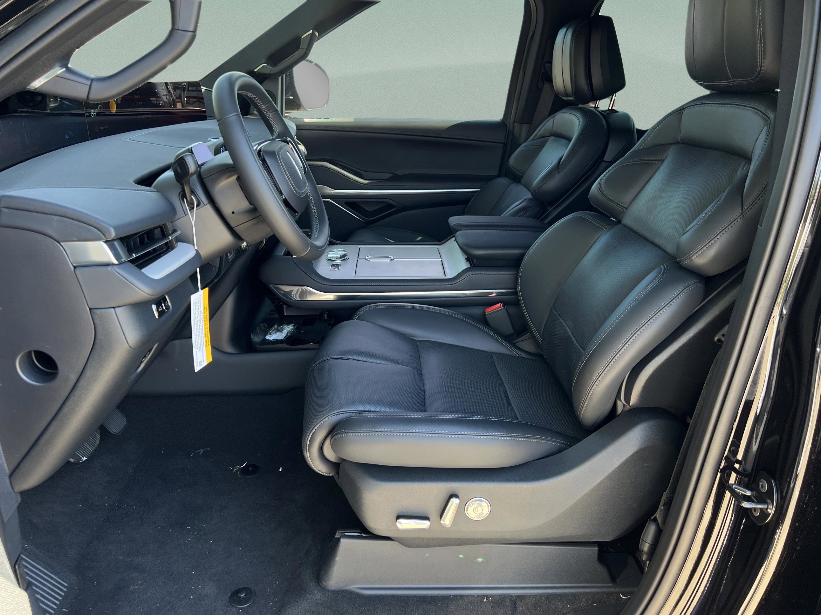 New 2025 Lincoln Navigator L Reserve w/ Jet Appearance Package image 18