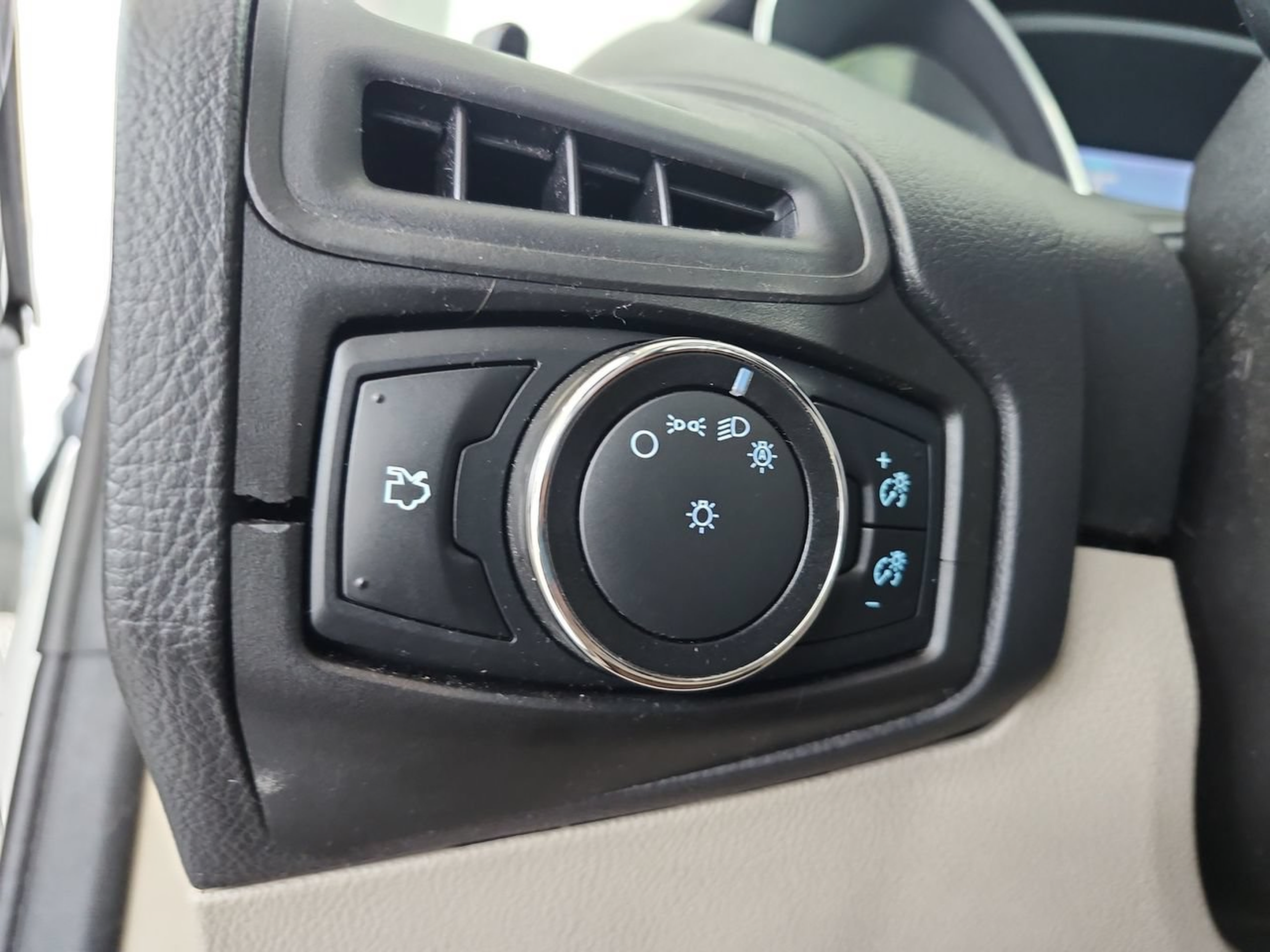 Used 2014 Ford Focus SE FWD image 13