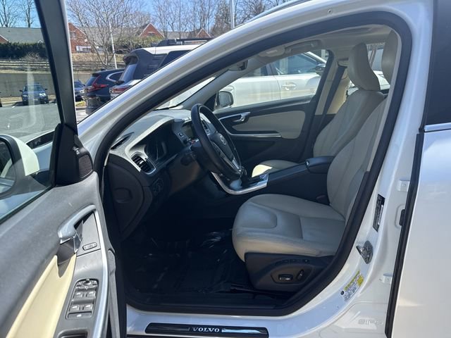 Used 2016 Volvo V60 T5 Platinum image 9