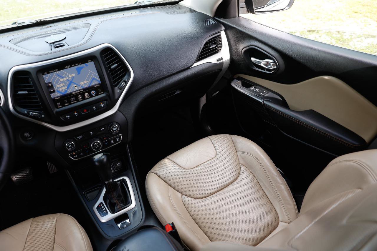 Used 2015 Jeep Cherokee Limited w/ Luxury Group FWD image 22