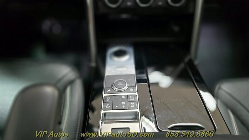 Used 2017 Land Rover Discovery First Edition AWD/4WD image 36