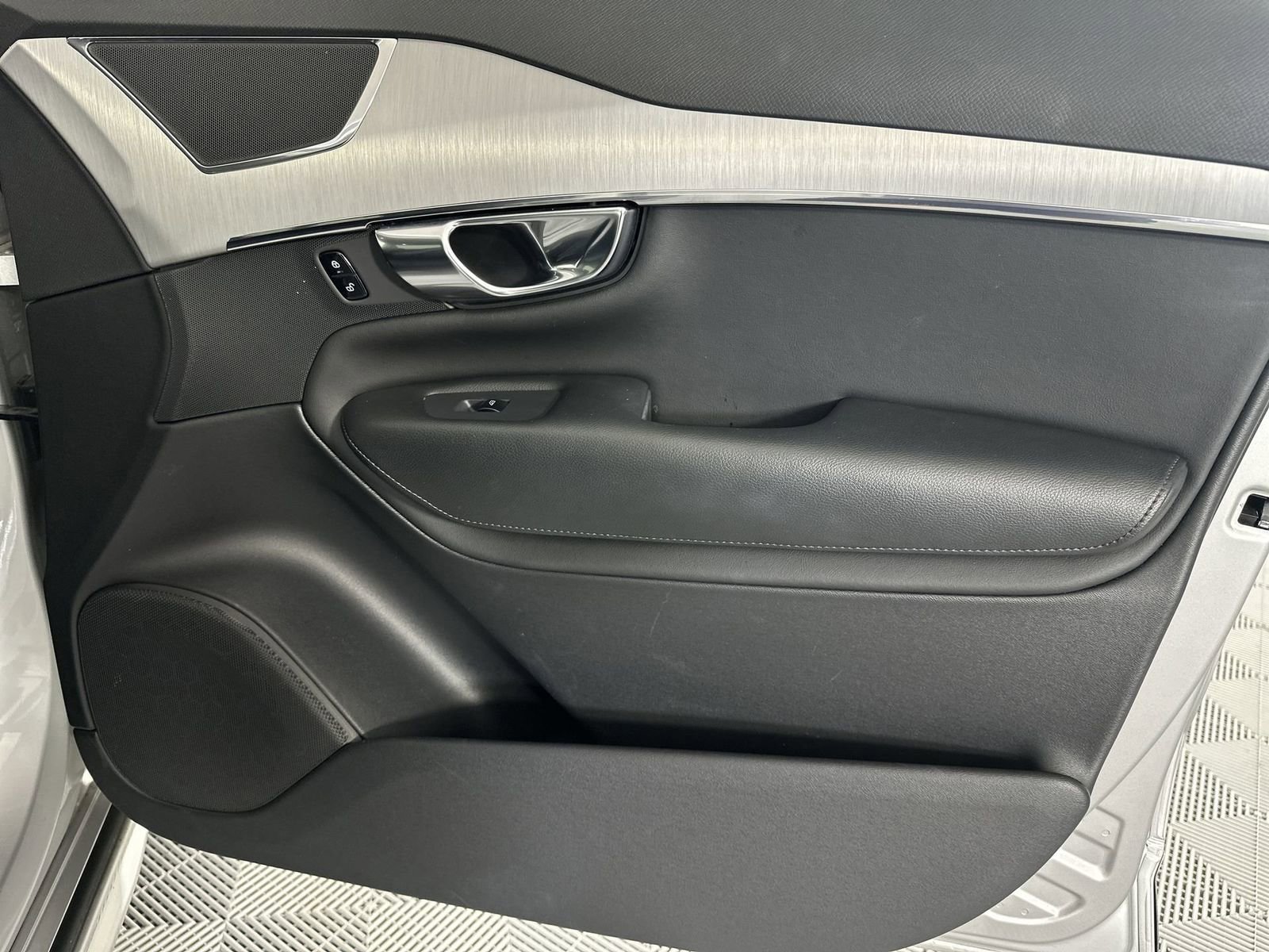 Used 2021 Volvo XC90 T5 Momentum w/ Protection Package Premier image 31