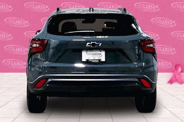 New 2026 Chevrolet Trax LT w/ Midnight Edition FWD image 4