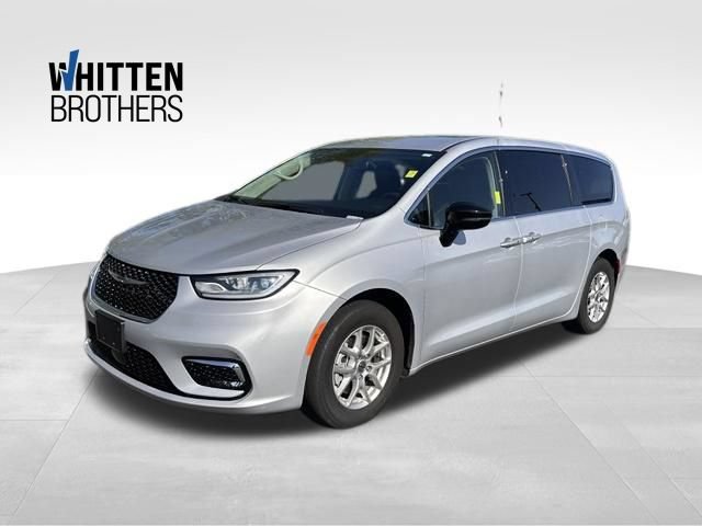 Used 2024 Chrysler Pacifica Touring-L