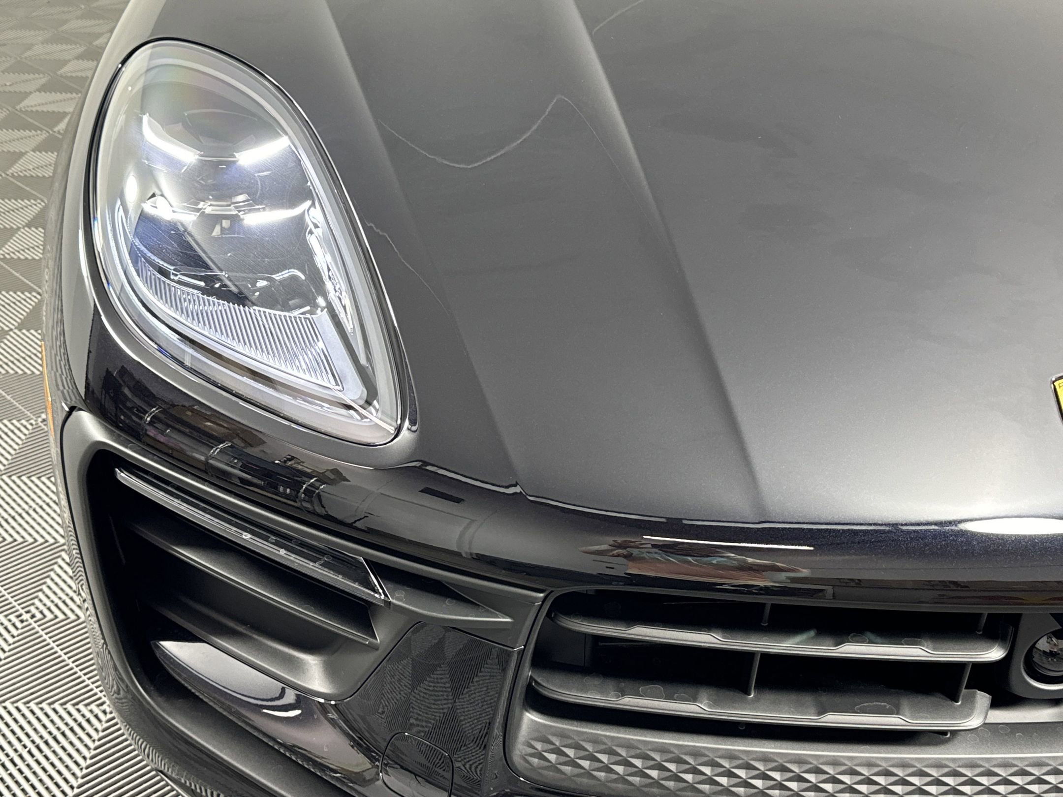 Certified 2025 Porsche Macan image 12