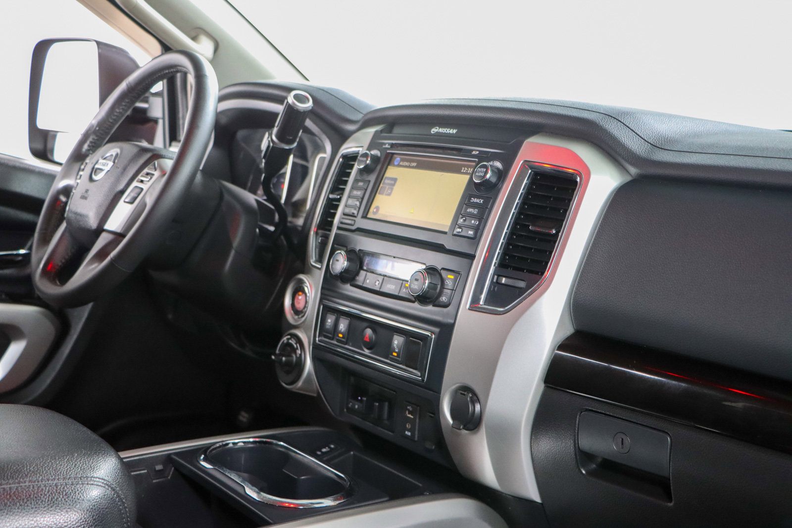 Used 2017 Nissan Titan SV AWD/4WD image 27