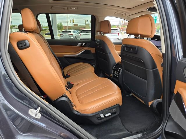 Used 2021 BMW X7 xDrive40i w/ Executive Package image 17