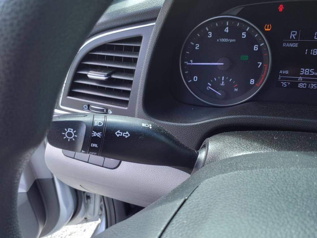 Used 2017 Hyundai Elantra SE FWD image 15