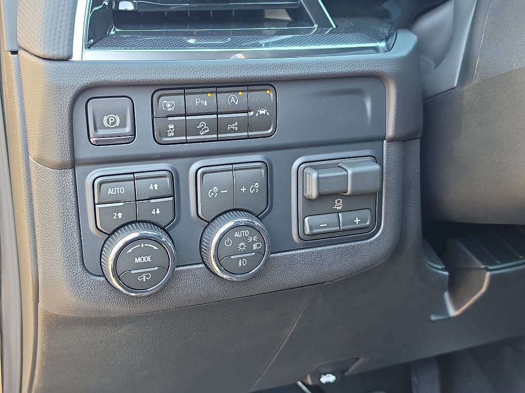 New 2026 Chevrolet Suburban RST w/ RST Capability Package AWD/4WD image 27