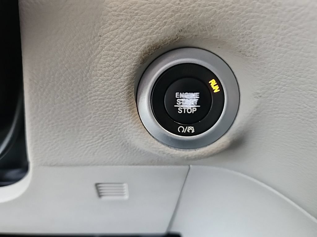 Used 2021 Chrysler Pacifica Touring FWD image 19