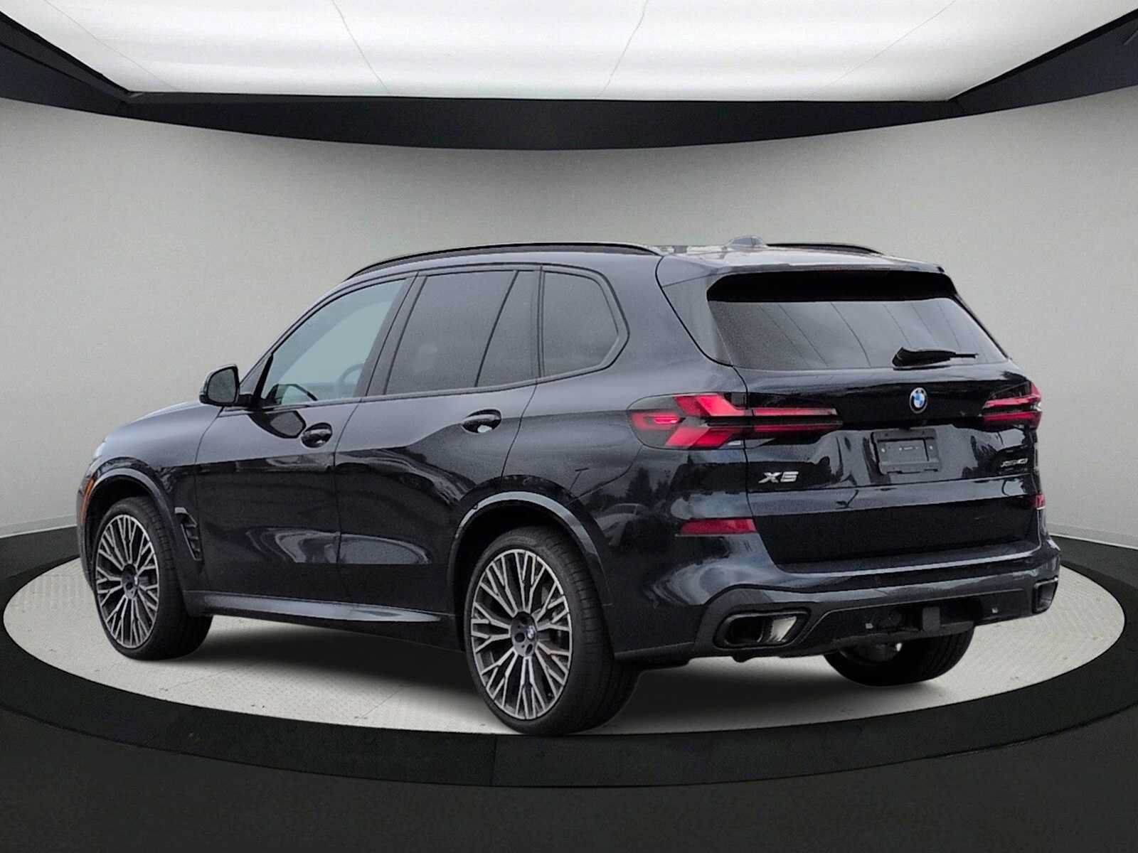 Certified 2026 BMW X5 xDrive40i w/ M Sport Package AWD/4WD image 6