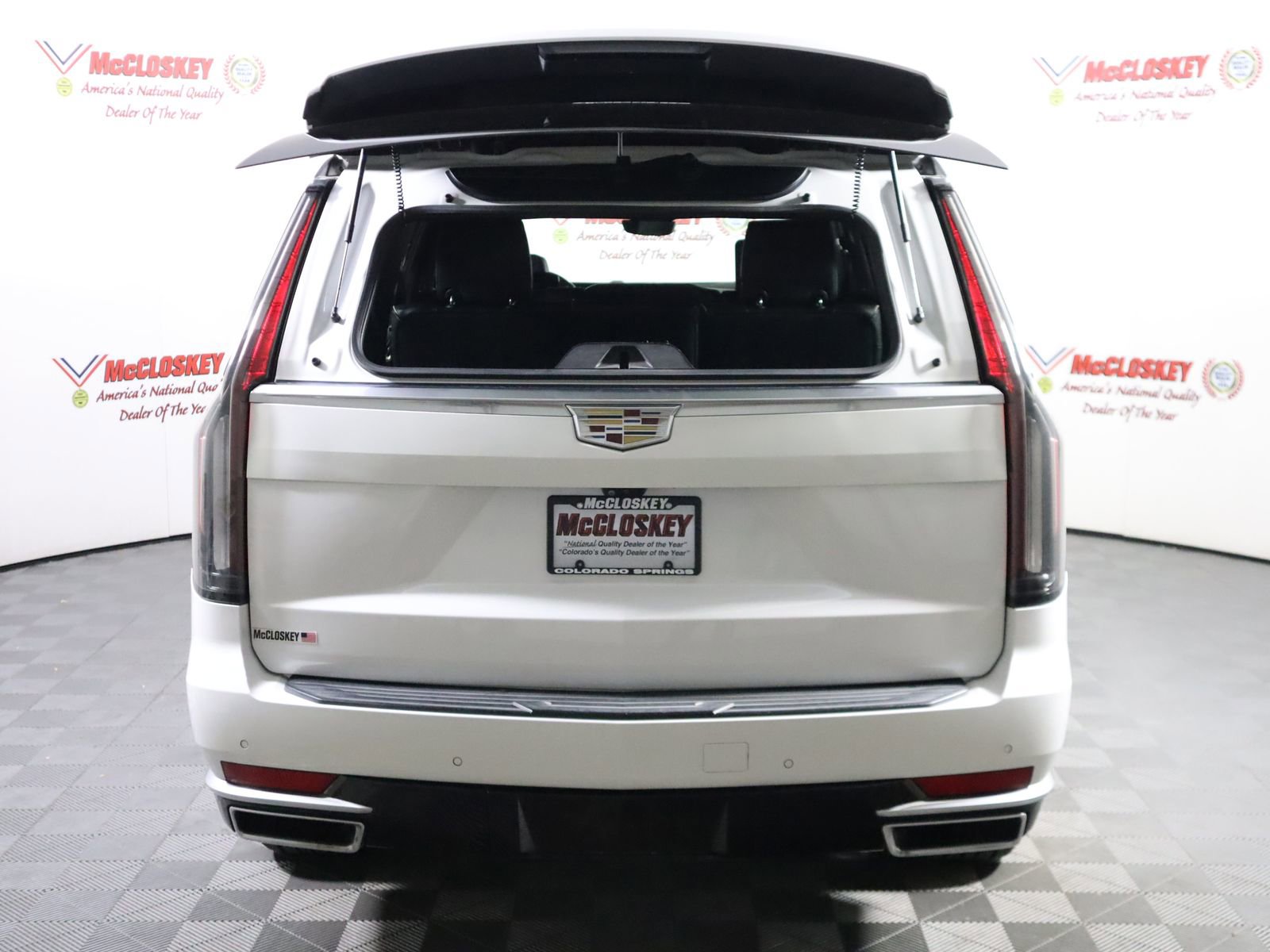 Used 2021 Cadillac Escalade ESV Premium Luxury w/ Driver Assist Tech Package AWD/4WD image 11