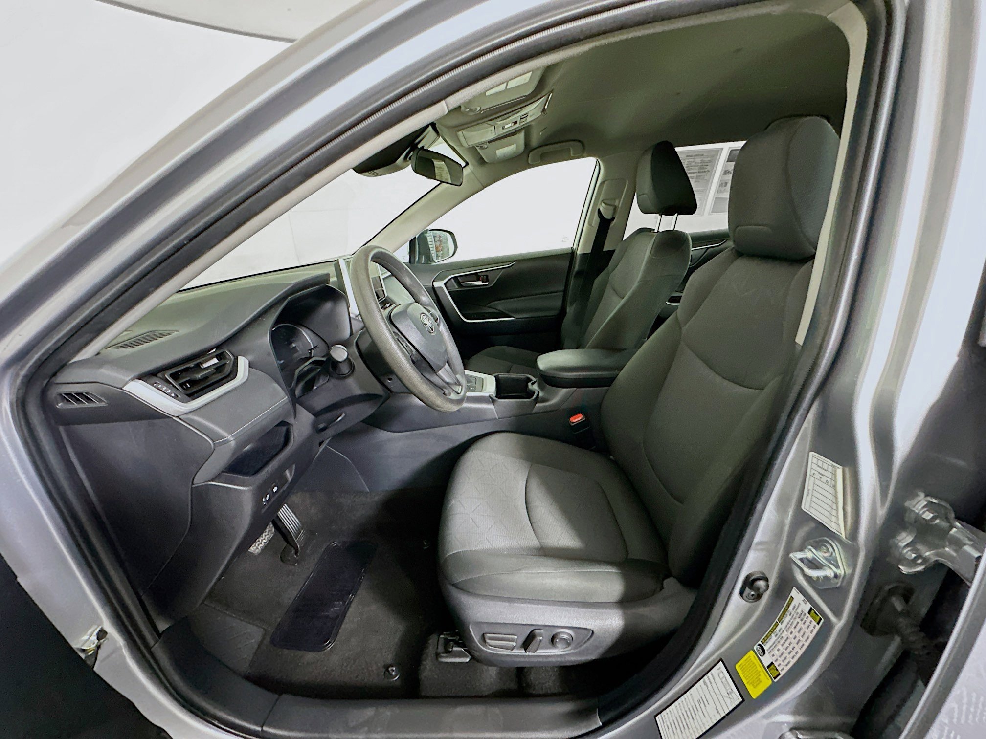 Used 2025 Toyota RAV4 XLE image 13