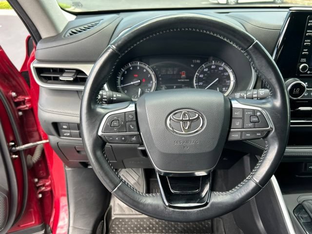 Used 2020 Toyota Highlander XLE AWD/4WD image 22