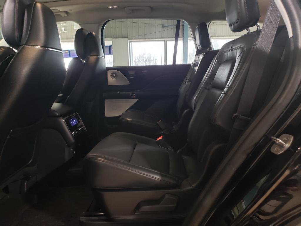 Used 2025 Lincoln Aviator Reserve w/ Equipment Group 201A image 12
