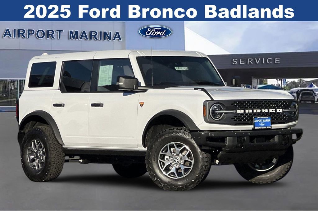 Used 2025 Ford Bronco Badlands image 2