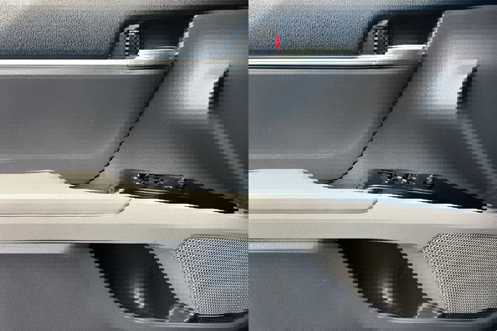 Used 2018 Toyota Camry SE image 12