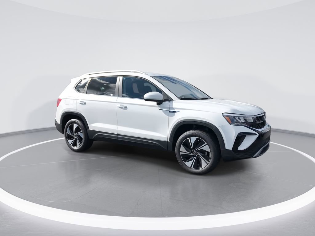 Used 2024 Volkswagen Taos SE image 2