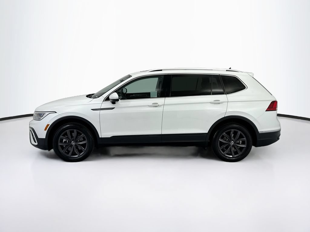 Used 2023 Volkswagen Tiguan SE w/ Panoramic Sunroof Package FWD image 8