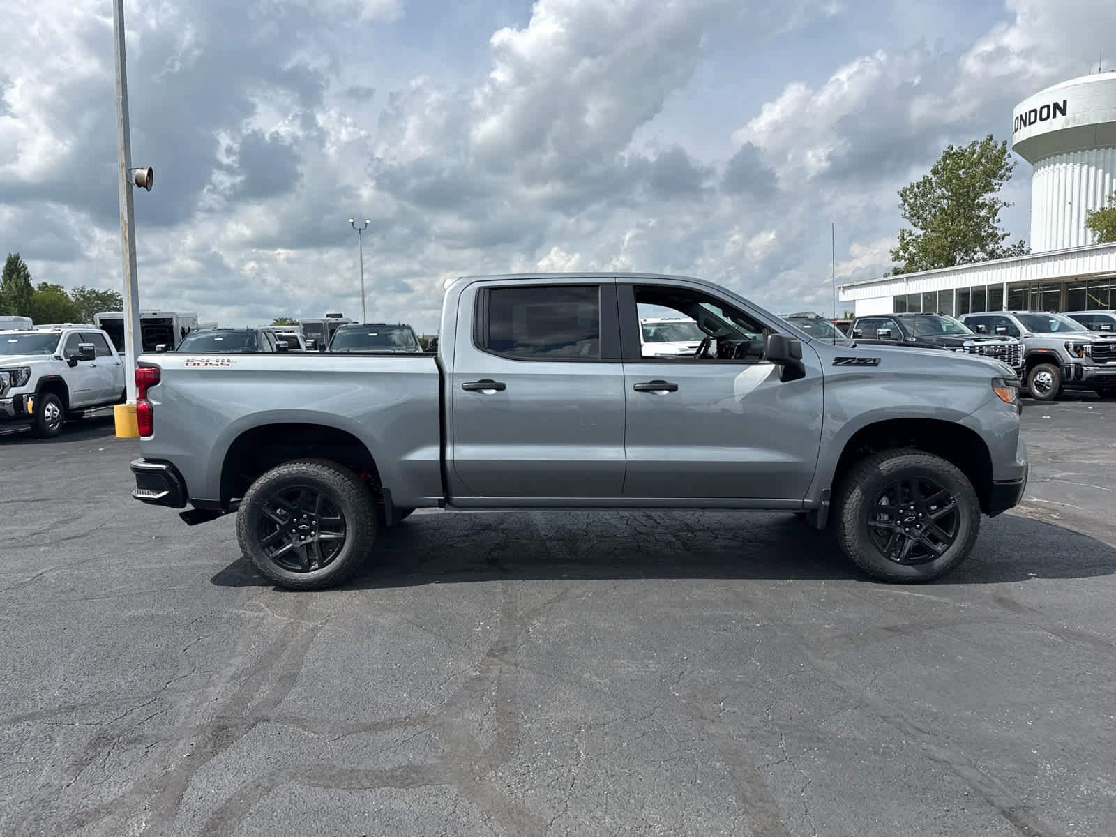 New 2026 Chevrolet Silverado 1500 Custom Trail Boss w/ Turbomax Blackout Package AWD/4WD image 5