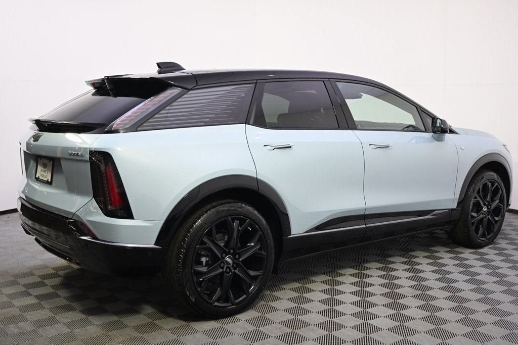 New 2025 Cadillac Optiq Sport 2 w/ LPO, ONYX Package image 7