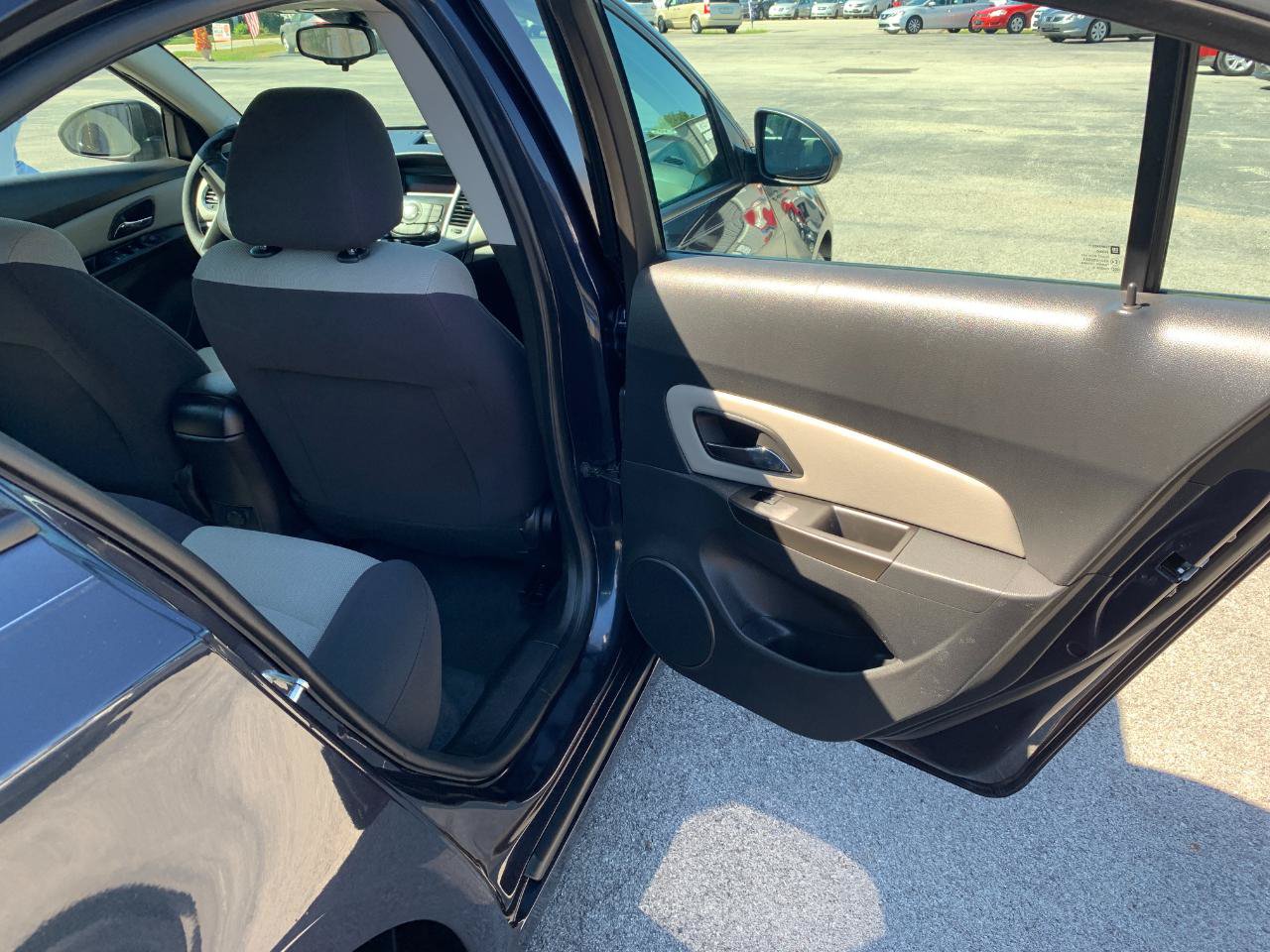 Used 2014 Chevrolet Cruze LS FWD image 22