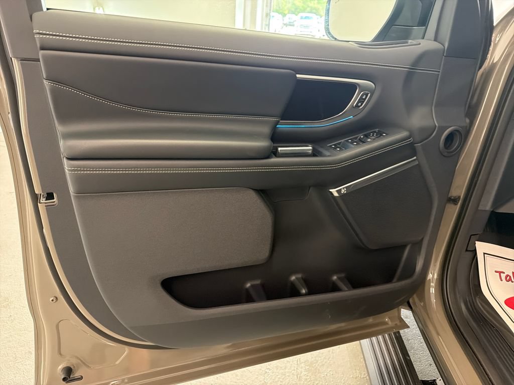 New 2027 Ford Expedition Platinum w/ Stealth Performance Package AWD/4WD image 14
